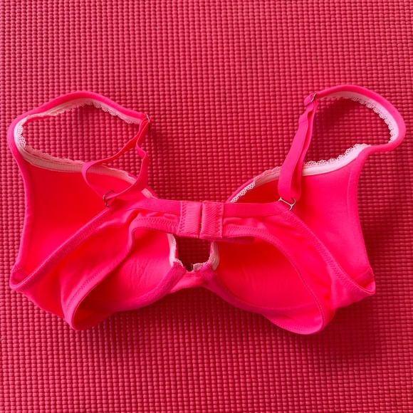 Victoria’s Secret Body By Victoria Push-up Bra 32B - Picture 2 of 3